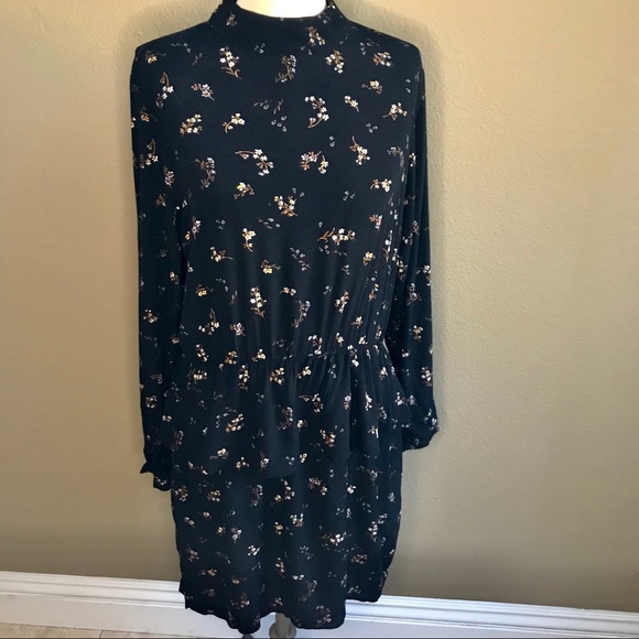 H&M Dresses & Skirts - H&M Dark Floral Peplum Dress